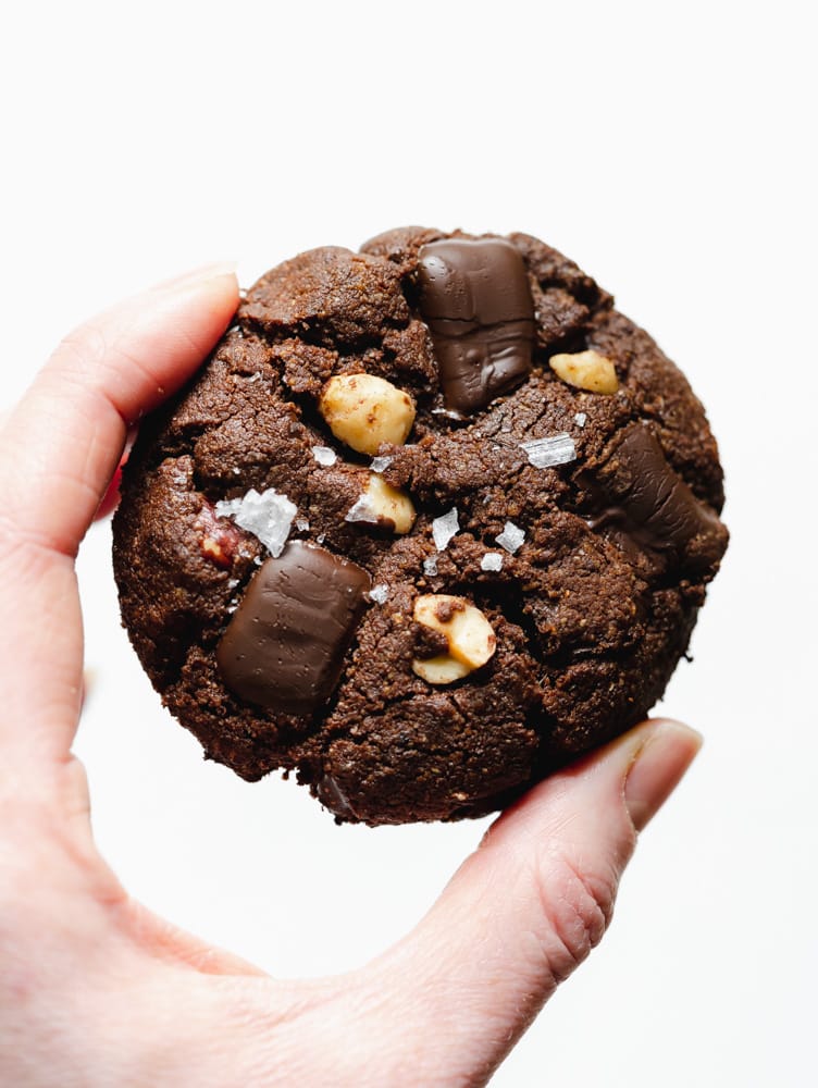 vegan chocolate chip hazelnut cookies