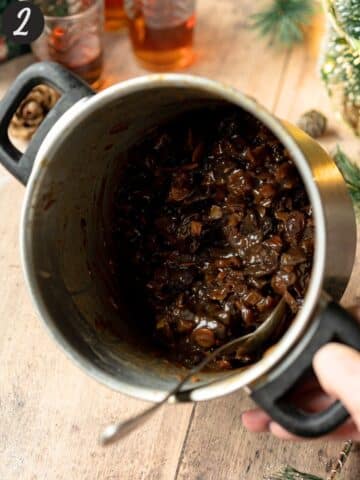 vegan mince pie filling cooked until thick in a large pot.